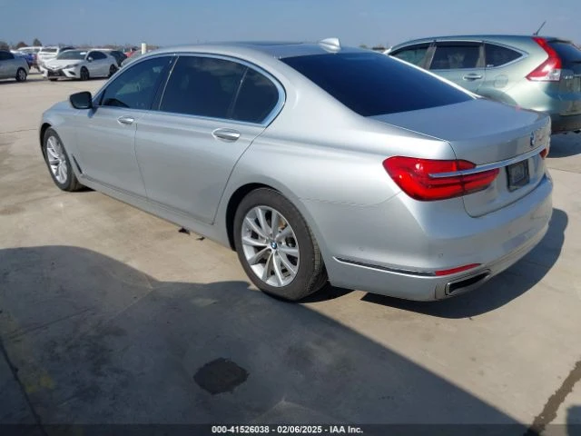 BMW 740 ДИГИТАЛНО* ТАБЛО* ДИСТРОНИК* МАСАЖ* ОБДУХВАНЕ* ПОД, снимка 3 - Автомобили и джипове - 49037253