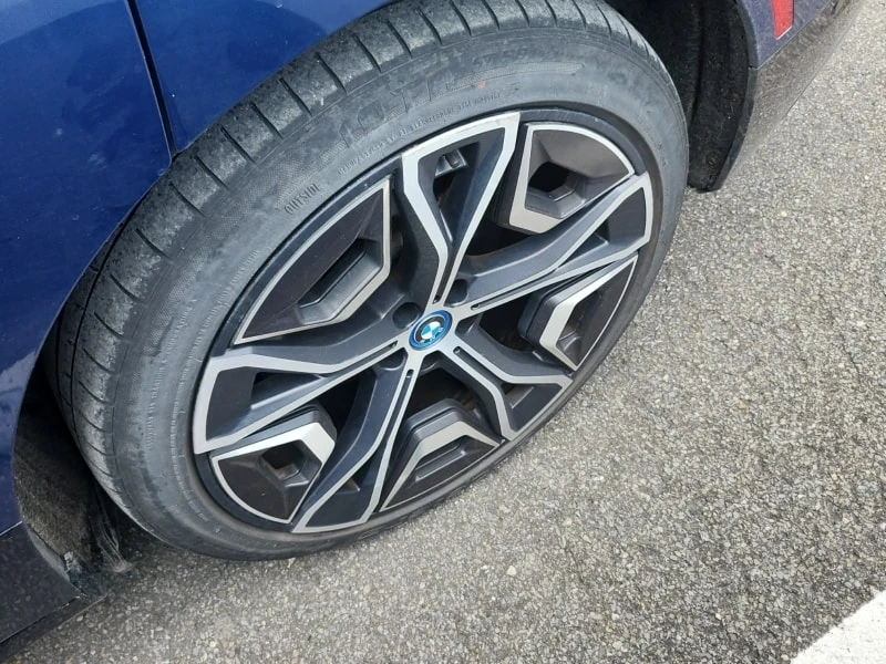 BMW iX * xDrive50 * ОБДУХВАНЕ * ЛАЗЕРИ * HARMAN , снимка 4 - Автомобили и джипове - 56068334