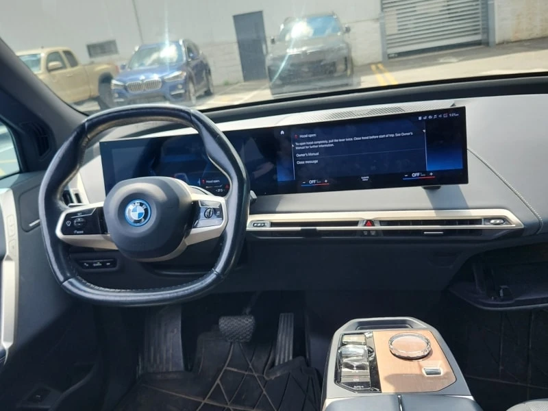 BMW iX * xDrive50 * ОБДУХВАНЕ * ЛАЗЕРИ * HARMAN , снимка 11 - Автомобили и джипове - 56068334
