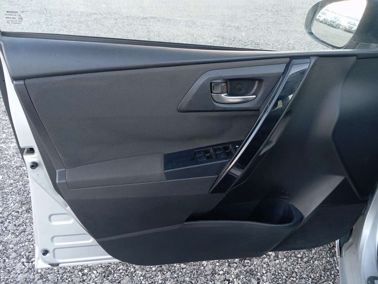 Toyota Auris   | Mobile.bg   9