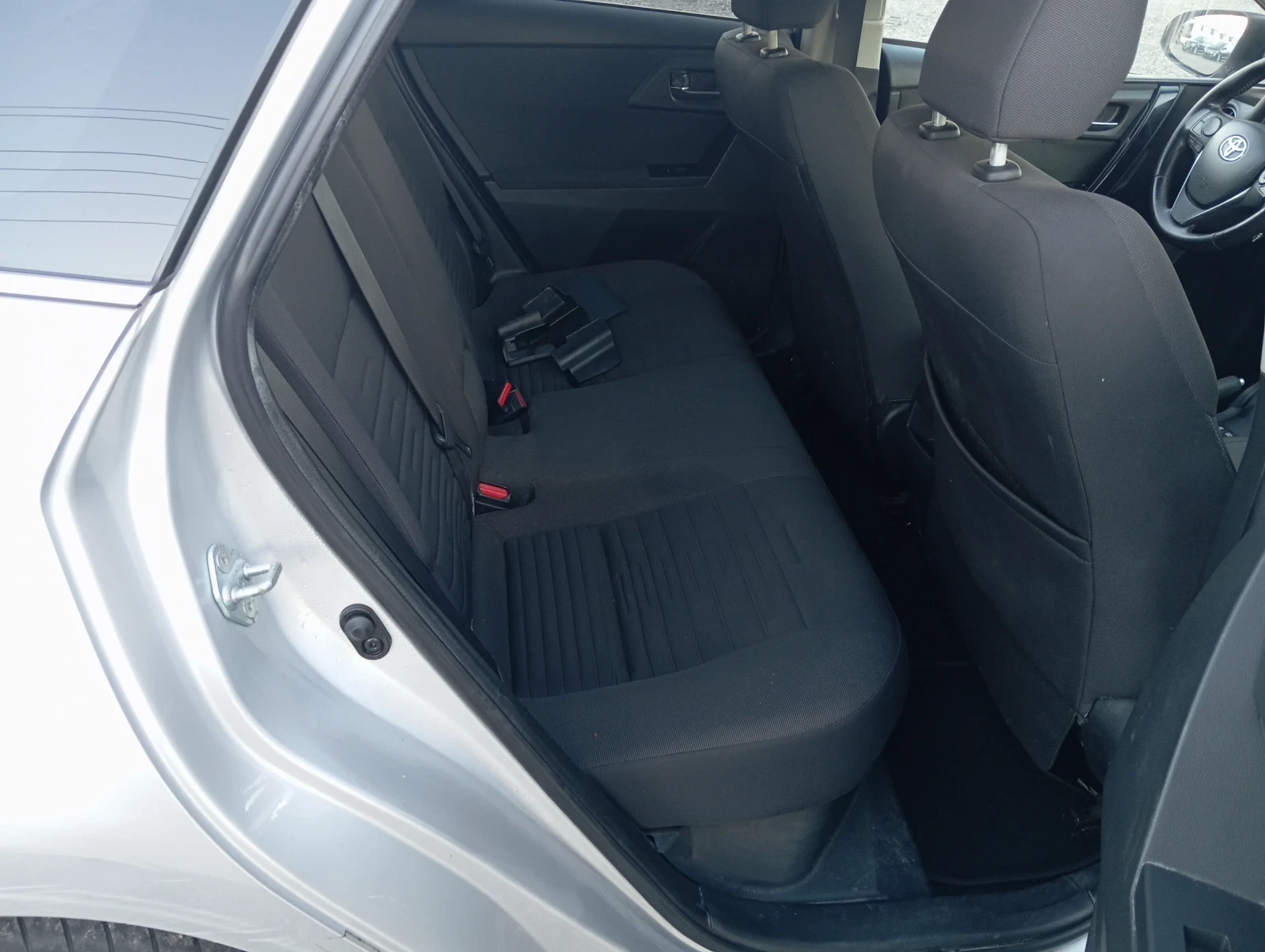 Toyota Auris   | Mobile.bg   11