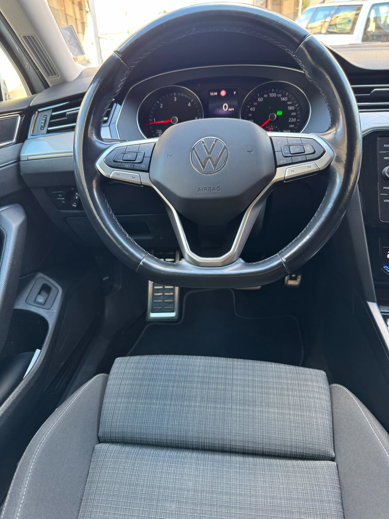 VW Passat 2.0 - изображение 9