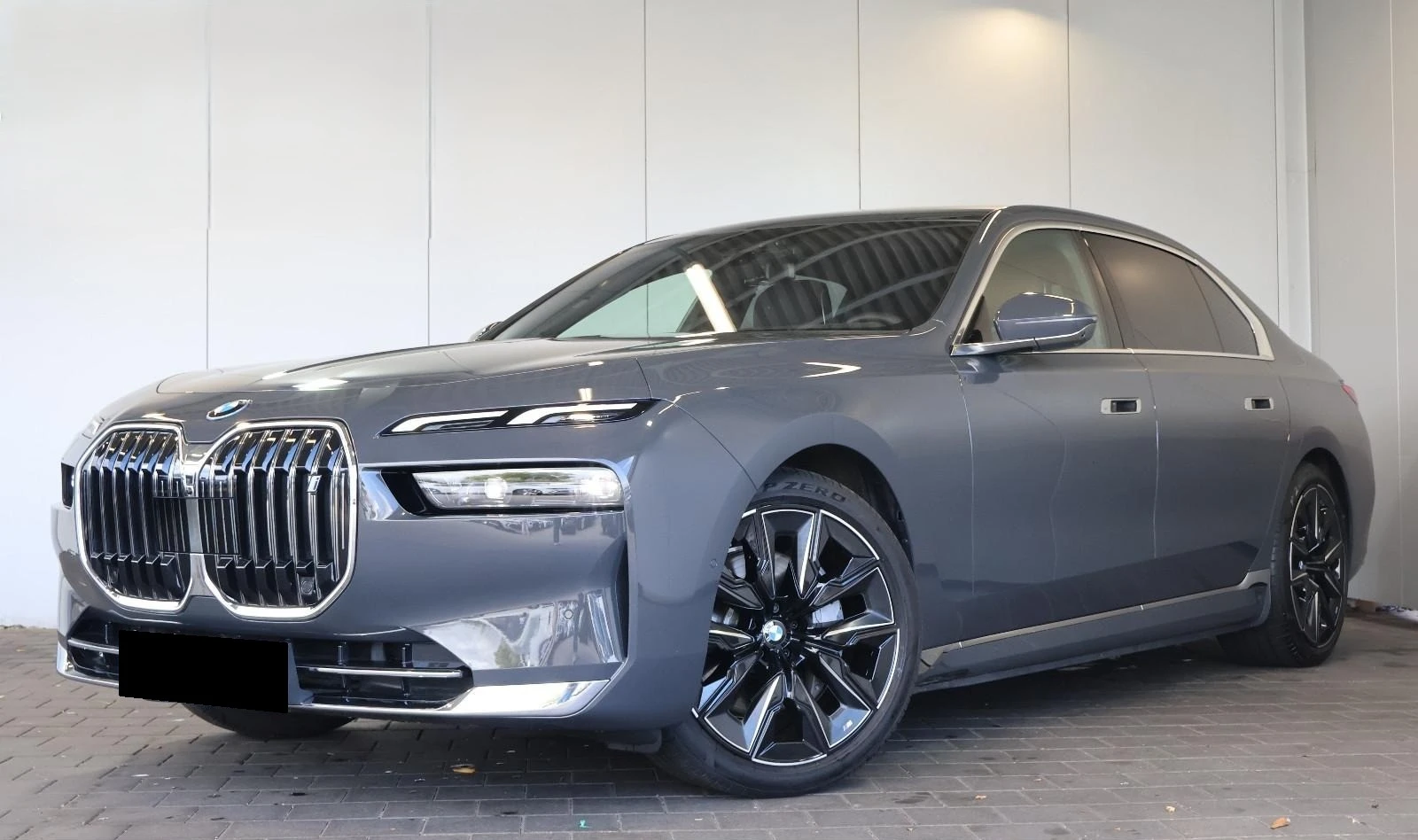 BMW i7 xDrive60/THEATRE SCREEN/CARBON/B&W/ICONIC GLOW/360 - изображение 3