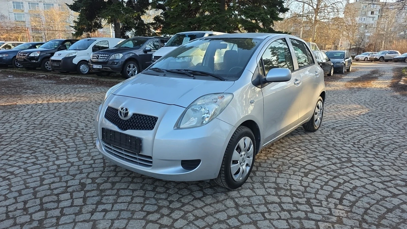 Toyota Yaris 1.0i 69k.c. 77.000км