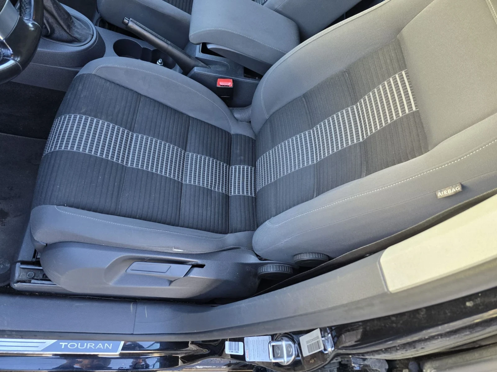 VW Touran Бензин/Газ, снимка 11 - Автомобили и джипове - 53843939