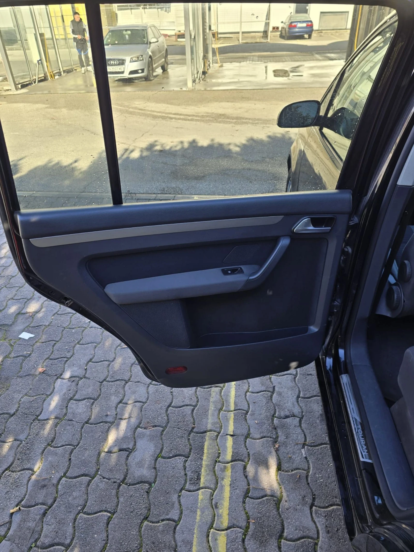 VW Touran Бензин/Газ, снимка 4 - Автомобили и джипове - 53843939