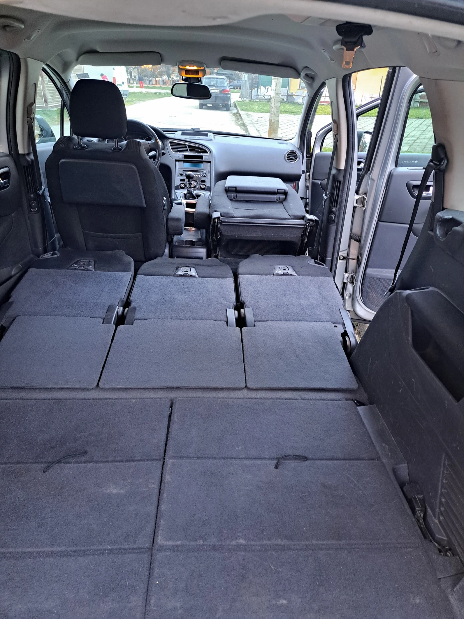 Peugeot 5008, снимка 9 - Автомобили и джипове - 54017838