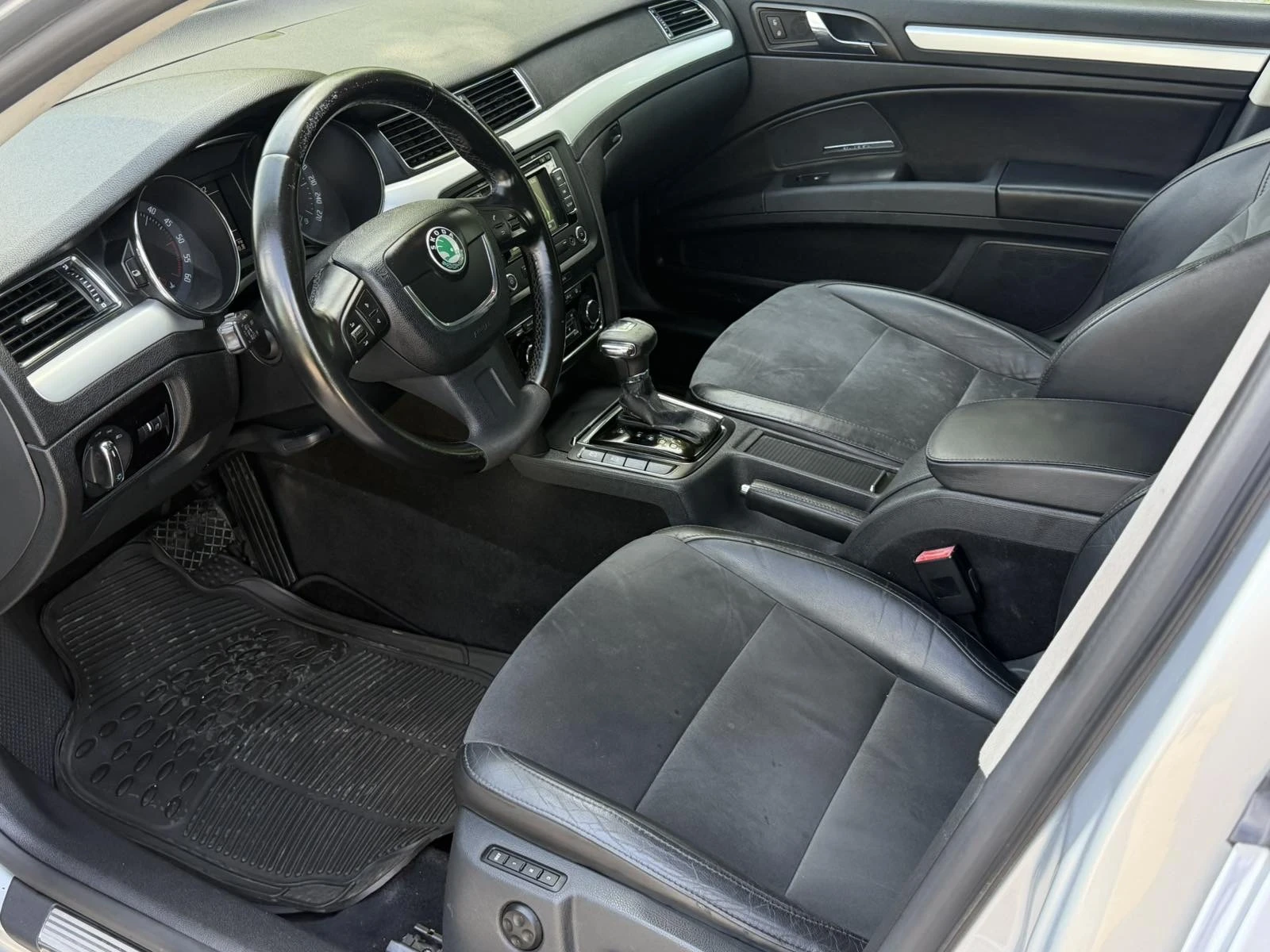 Skoda Superb 2.0 TDI, снимка 9 - Автомобили и джипове - 54671163