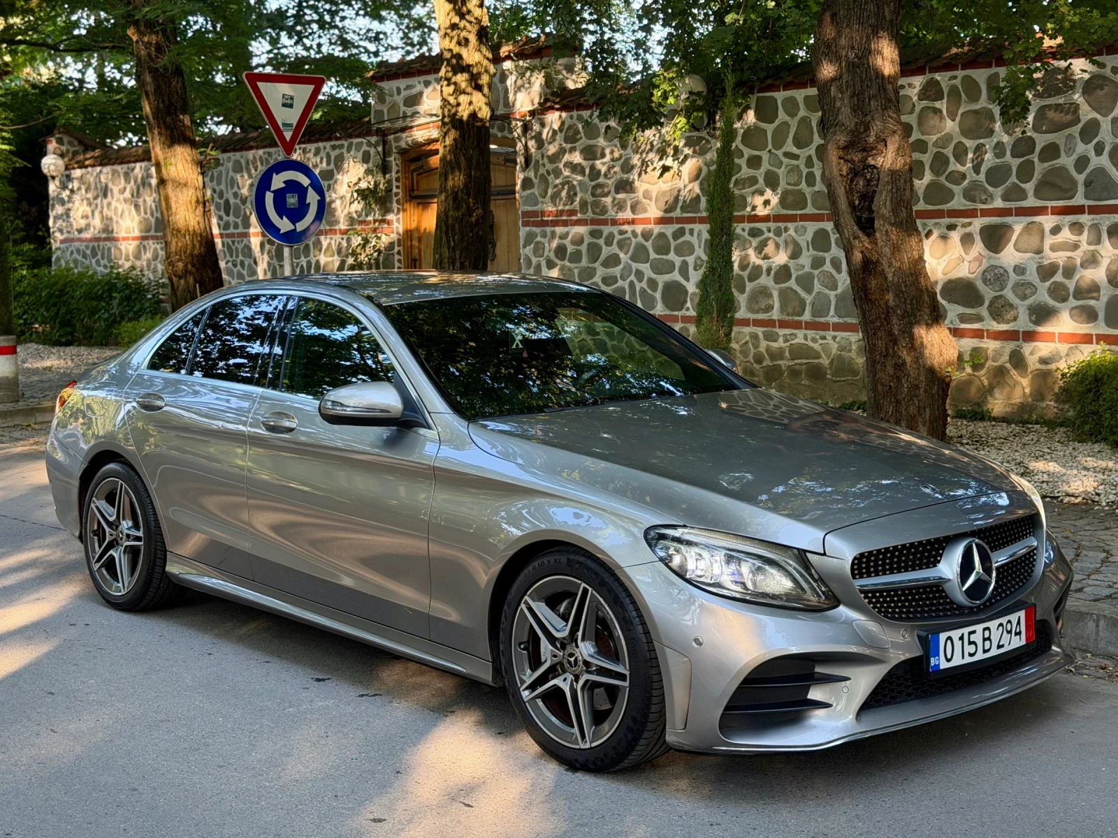 Mercedes-Benz C 220 AMG LINE/DIGITAL/CarPlay/9G-Tronic, снимка 4 - Автомобили и джипове - 55052222