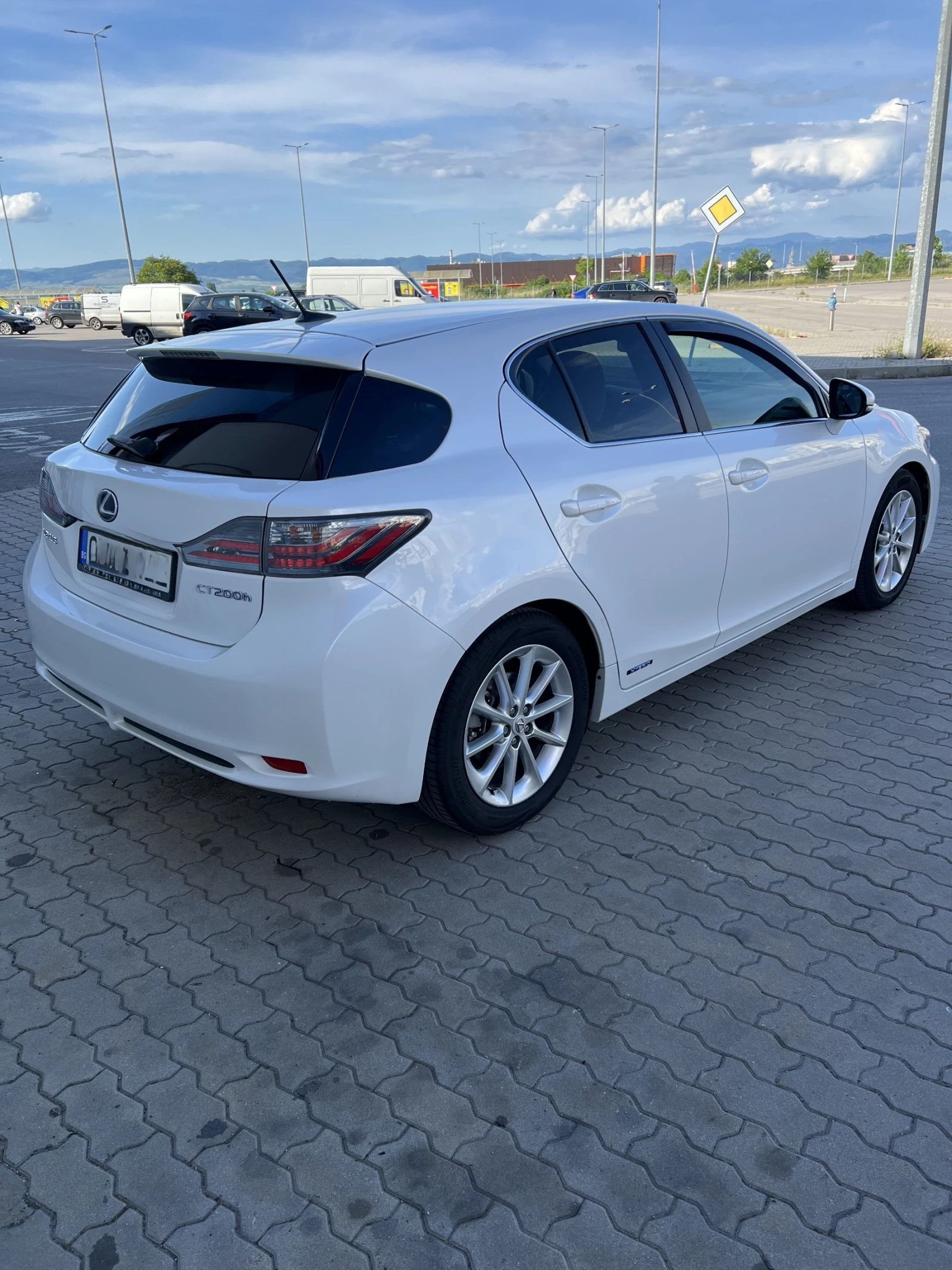 Lexus CT 200h, снимка 3 - Автомобили и джипове - 55136099