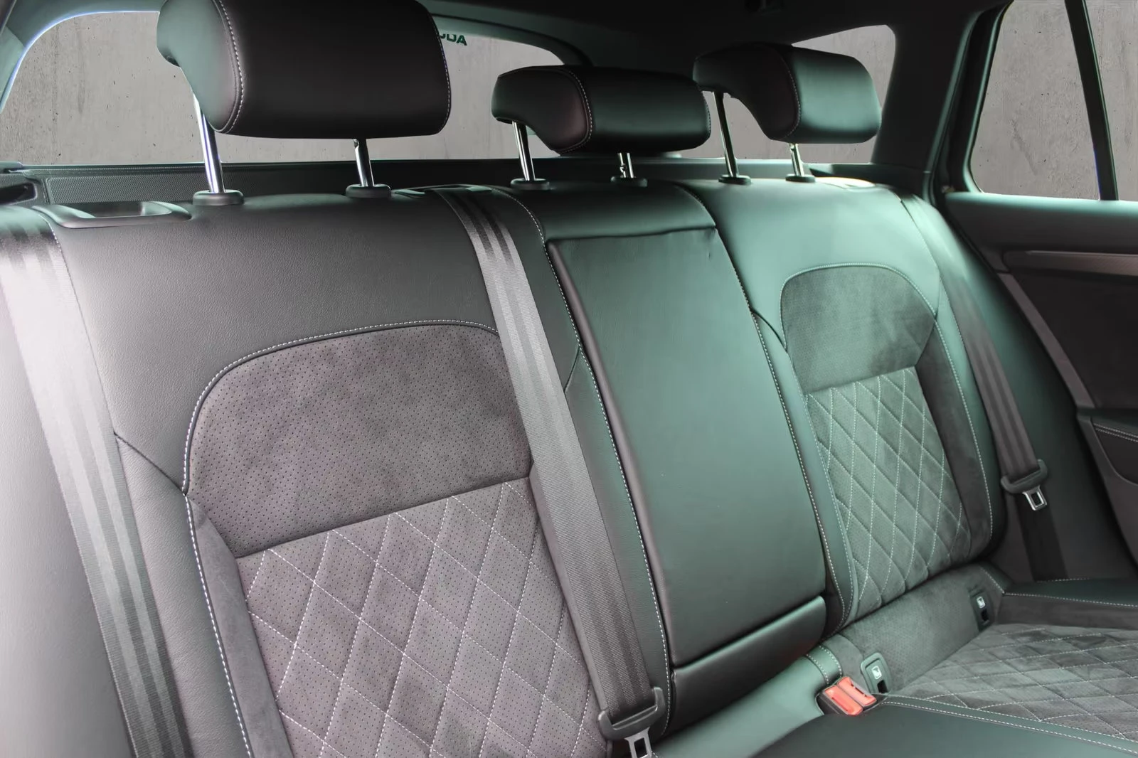Skoda Superb 2.0/200HP/SPORTLINE/CAM/MATRIX/NAVI/571z, снимка 10 - Автомобили и джипове - 55220612