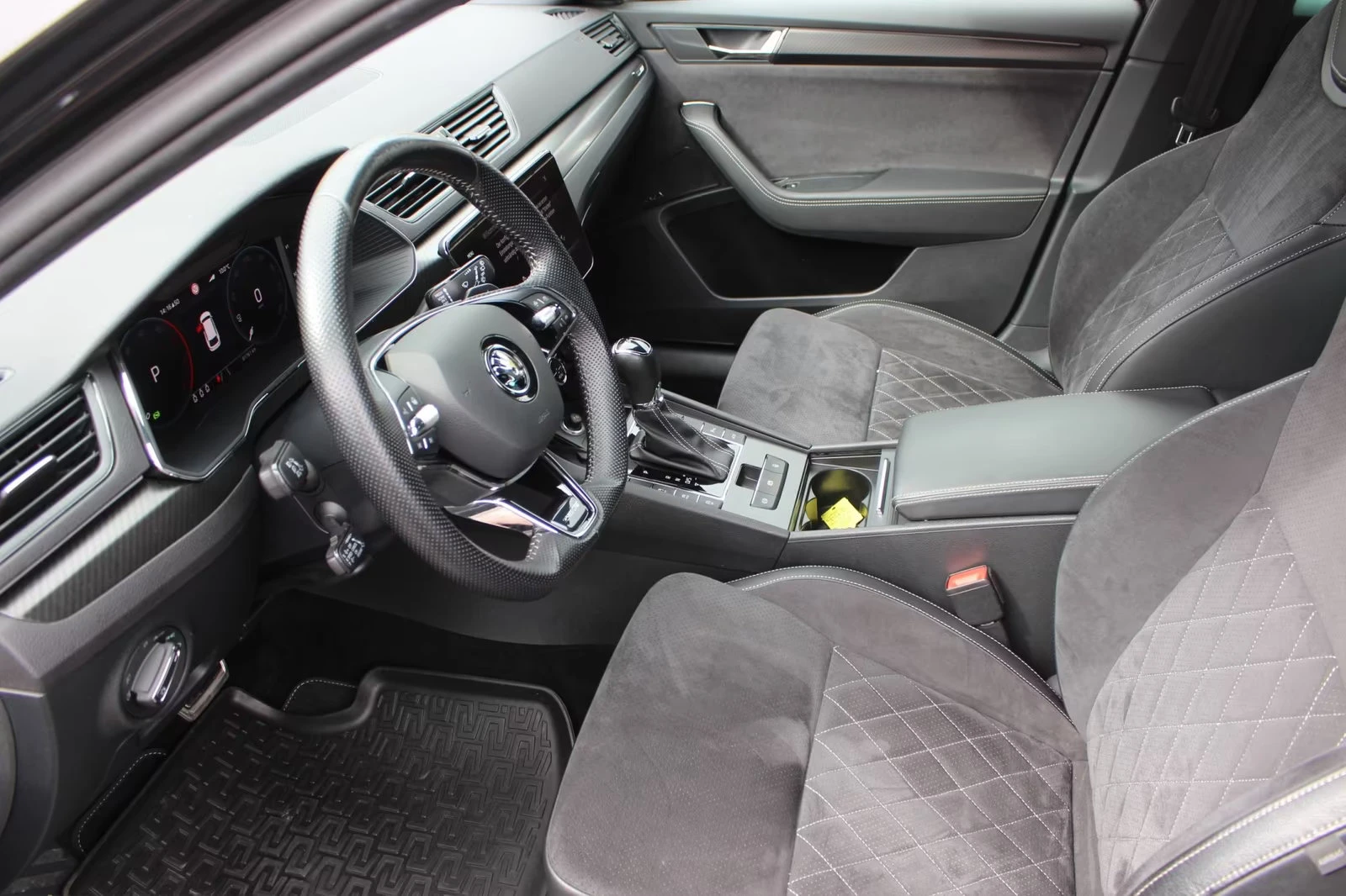 Skoda Superb 2.0/200HP/SPORTLINE/CAM/MATRIX/NAVI/571z, снимка 8 - Автомобили и джипове - 55220612