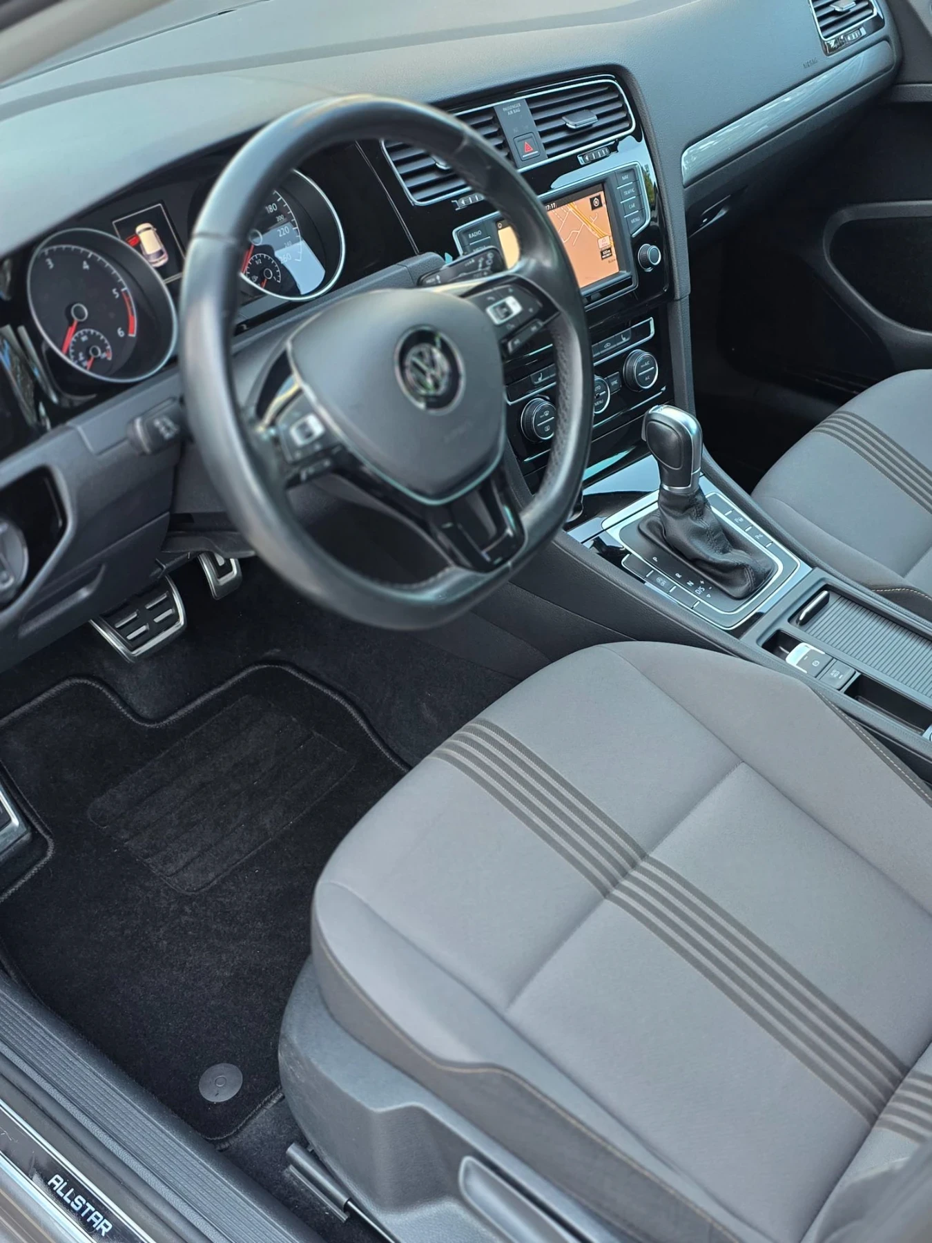VW Golf R-line 2.0tdi/DSG/Bi Xenon/Navi/Euro 6  , снимка 9 - Автомобили и джипове - 55646139