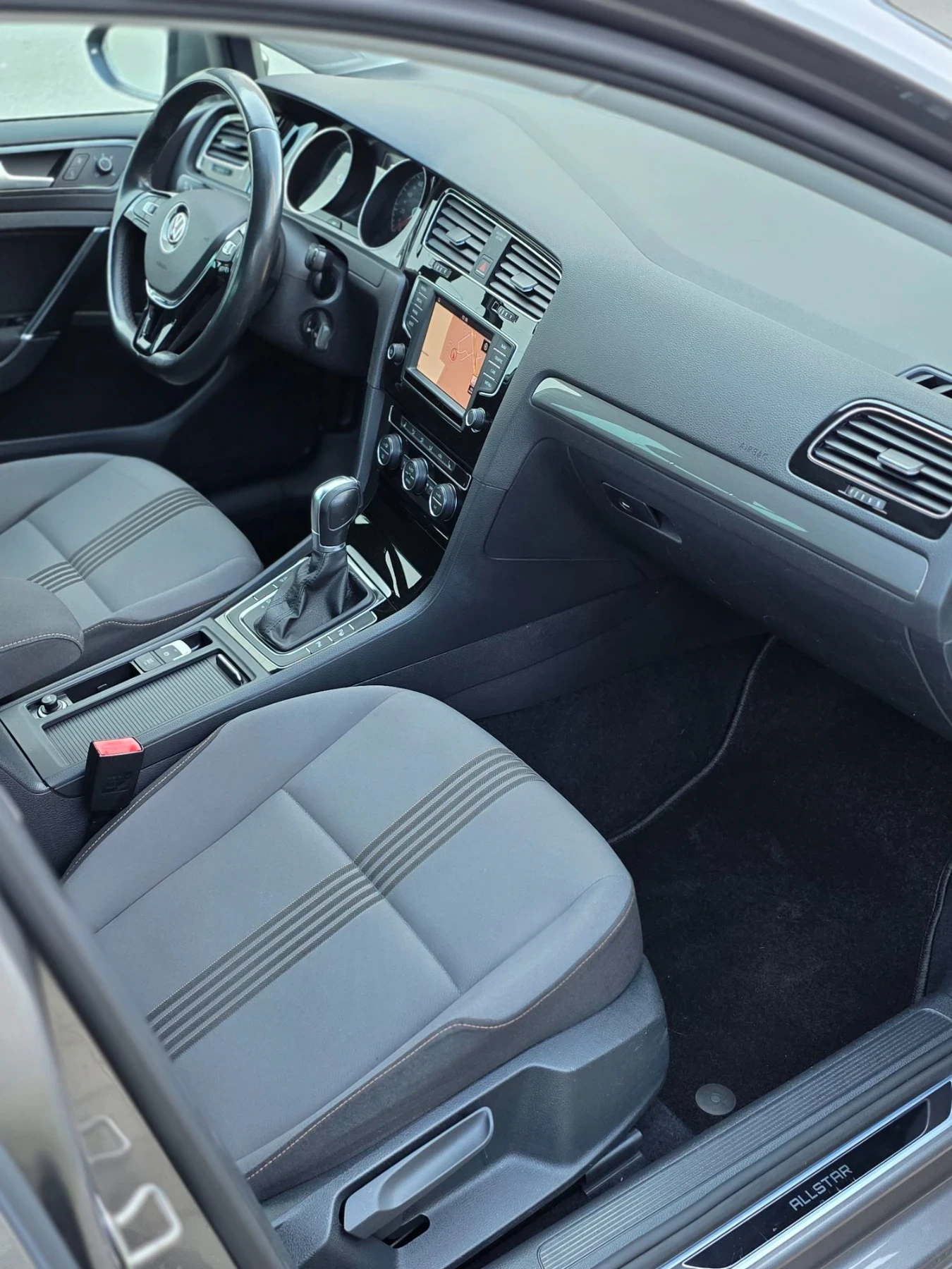 VW Golf R-line 2.0tdi/DSG/Bi Xenon/Navi/Euro 6  , снимка 10 - Автомобили и джипове - 55646139