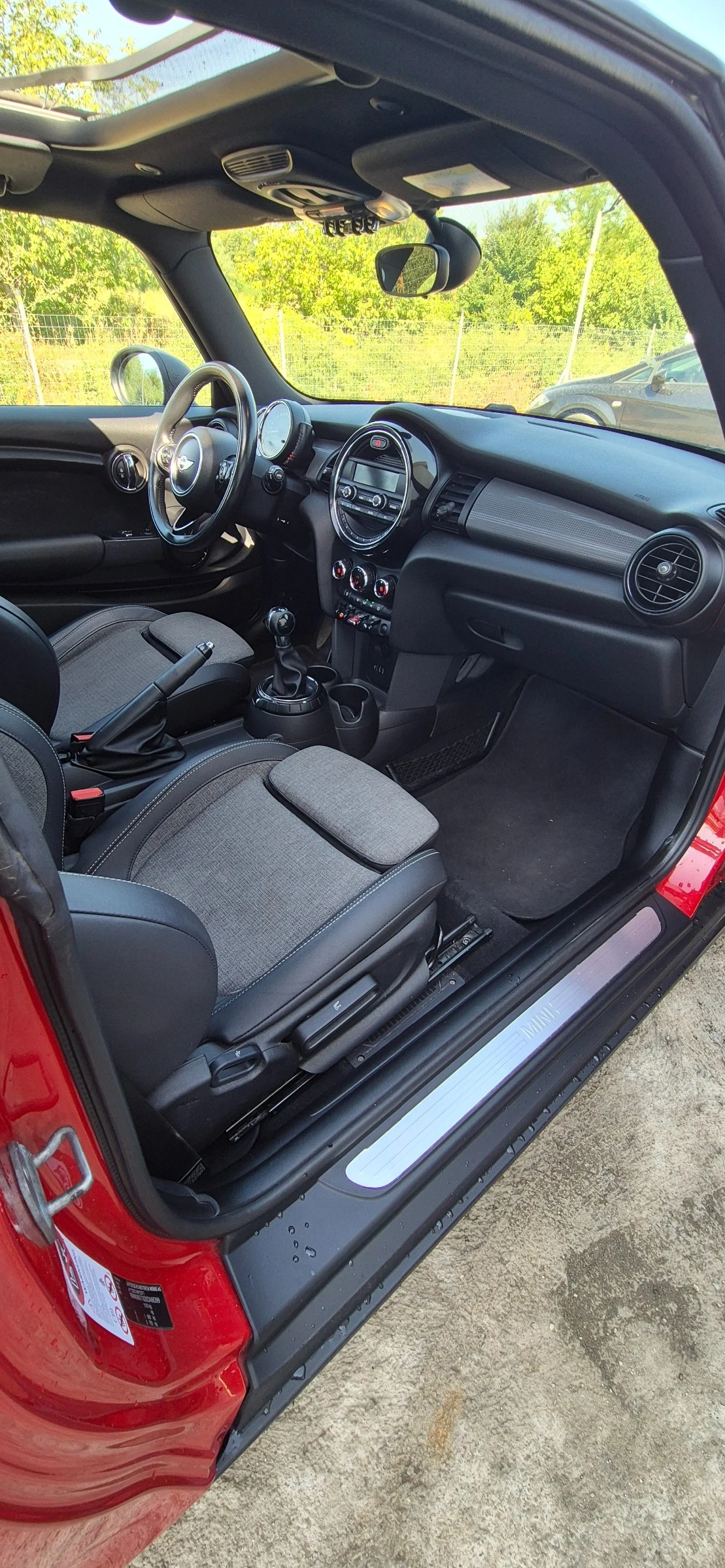 Mini One Twin Power Turbo, снимка 17 - Автомобили и джипове - 55855803