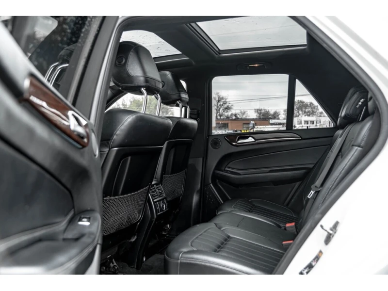 Mercedes-Benz GLE 400 2017 * CARFAX* АВТОФИНАНСИРАНЕ* Цена до България* , снимка 14 - Автомобили и джипове - 52900043