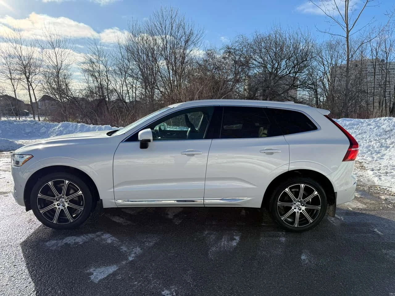 Volvo XC60 * Inscription * CARFAX * ПАНО * HEAD UP * KEYLESS, снимка 2 - Автомобили и джипове - 54065951