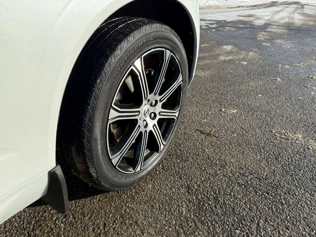 Volvo XC60 * Inscription * CARFAX * ПАНО * HEAD UP * KEYLESS, снимка 7 - Автомобили и джипове - 54065951