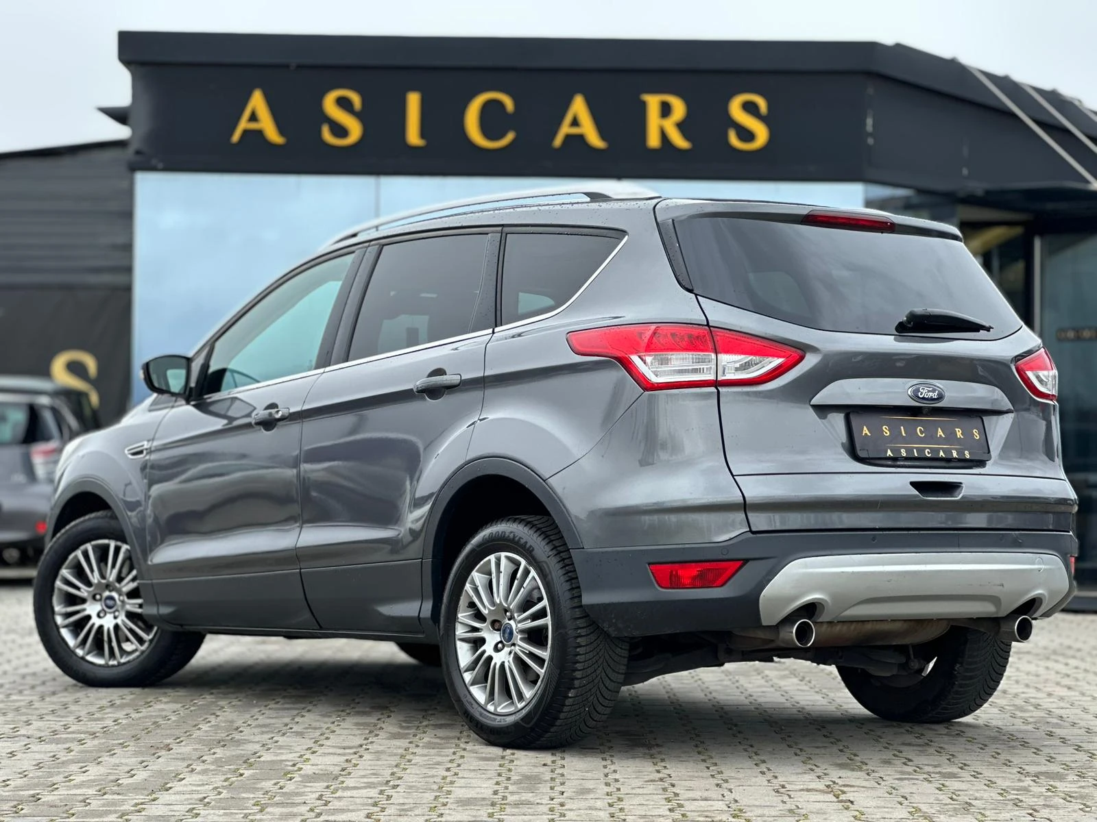 Ford Kuga / TITANIUM / KOJA / PANO / PODGREV / TOP /, снимка 3 - Автомобили и джипове - 54068297