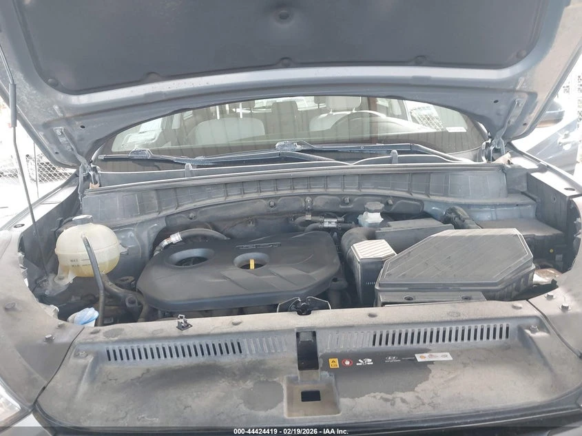 Hyundai Tucson 2.0l Se, снимка 10 - Автомобили и джипове - 54307352