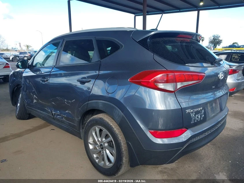 Hyundai Tucson 2.0l Se, снимка 3 - Автомобили и джипове - 54307352