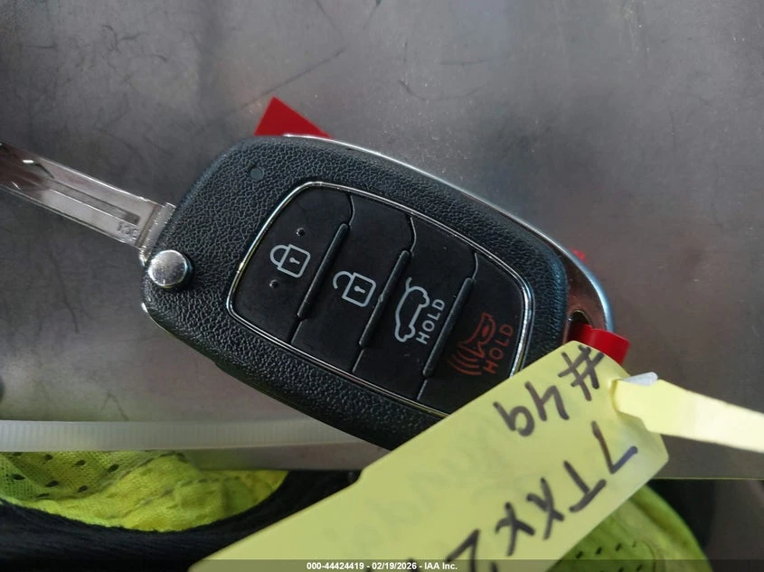 Hyundai Tucson 2.0l Se, снимка 11 - Автомобили и джипове - 54307352