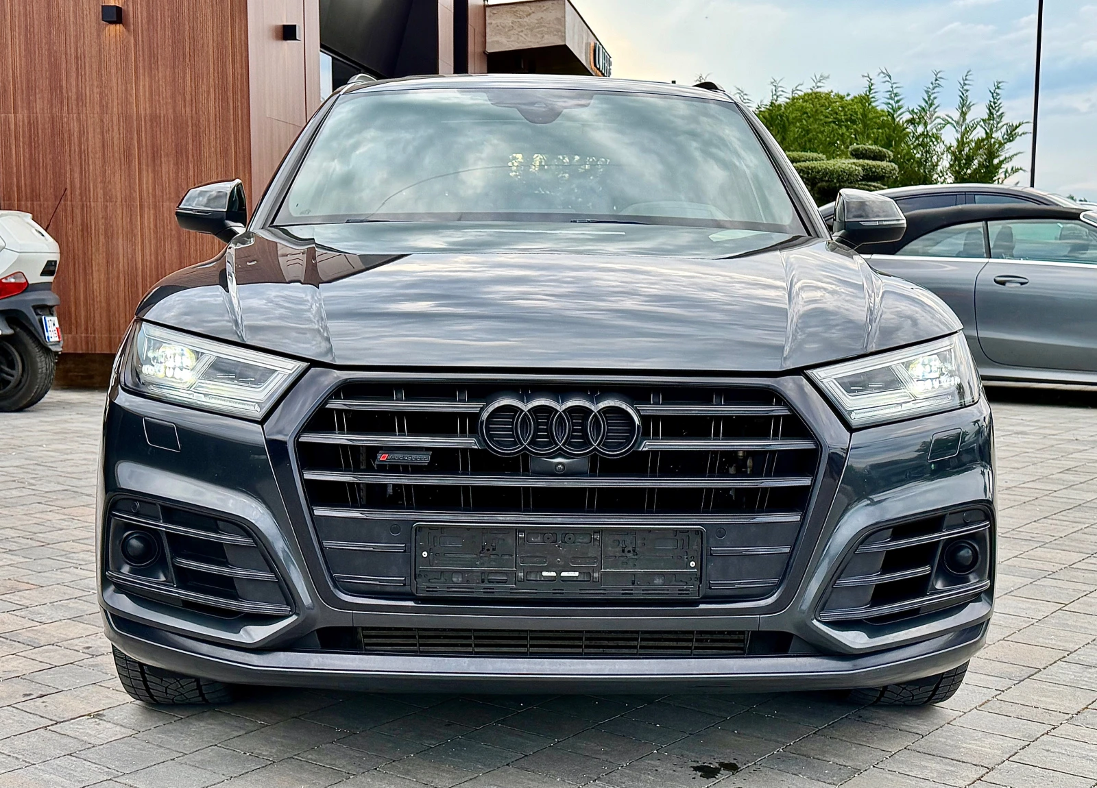 Audi SQ5 BiTDI #PANO#DISTR#Cam360#HUD#KeyLes#PODGREVI#B&O#, снимка 5 - Автомобили и джипове - 54512661
