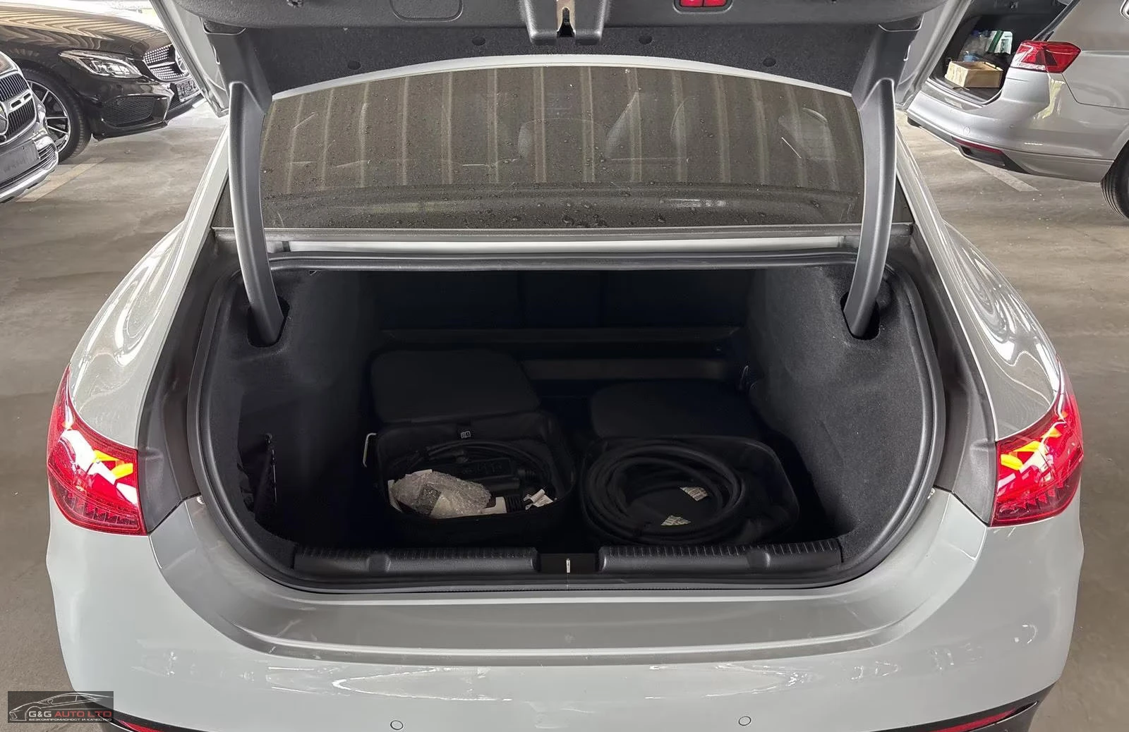 Mercedes-Benz EQE 43 AMG/476HP/4M/DESIGNO/HUD/PANO/360/ACC/714z, снимка 7 - Автомобили и джипове - 55573516
