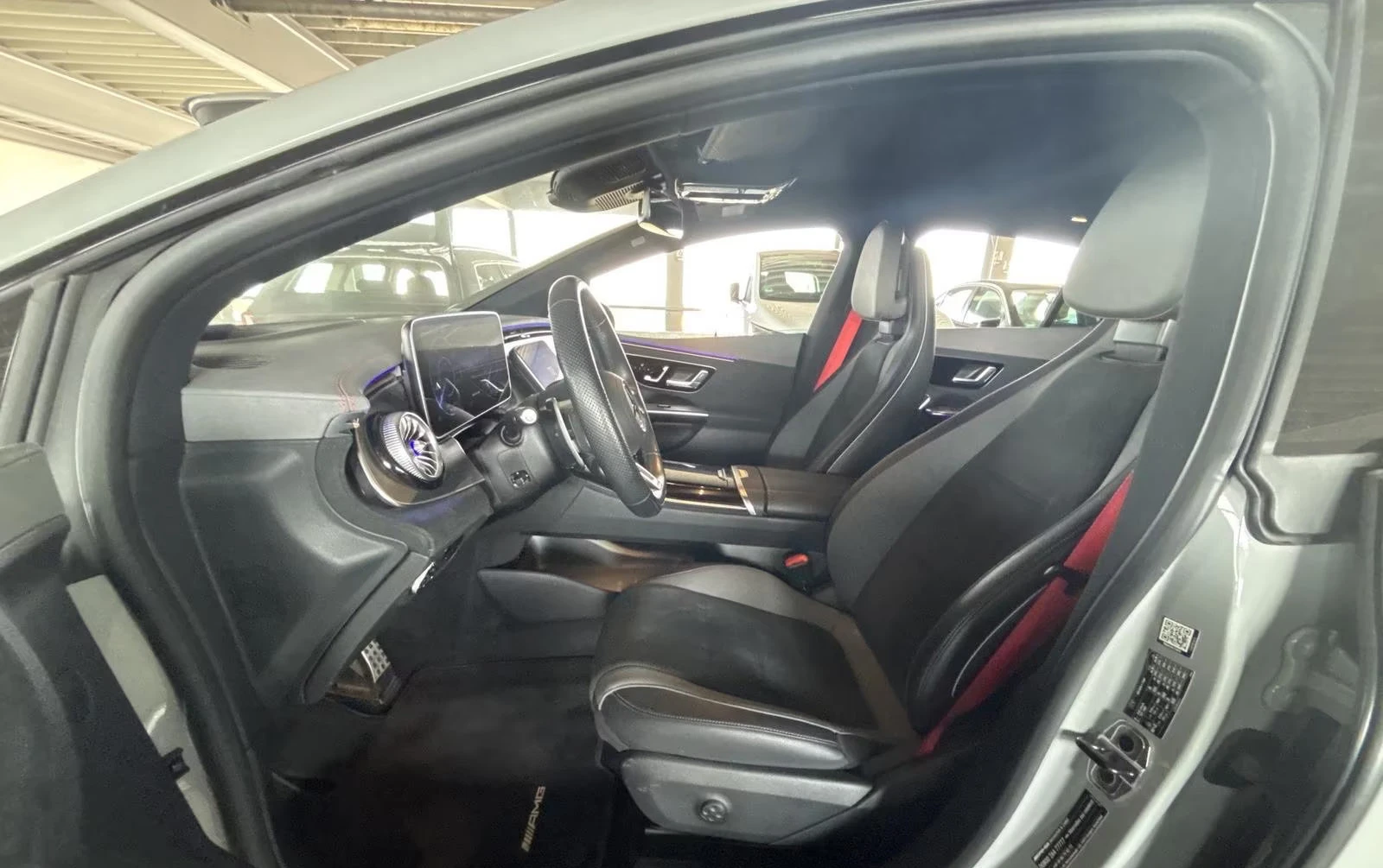 Mercedes-Benz EQE 43 AMG/476HP/4M/DESIGNO/HUD/PANO/360/ACC/714z, снимка 10 - Автомобили и джипове - 55573516