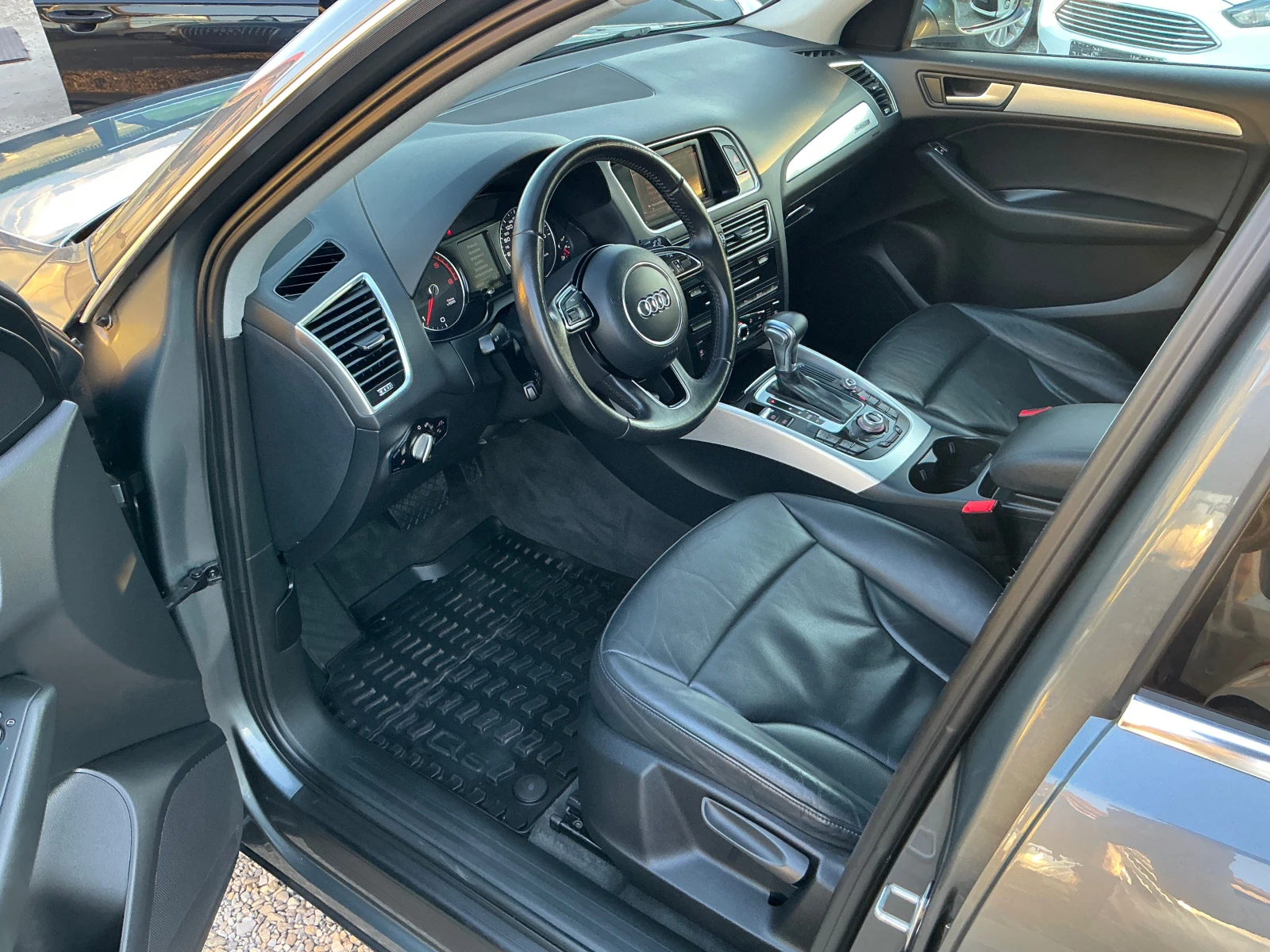 Audi Q5 2.0 TDI, снимка 13 - Автомобили и джипове - 56261252