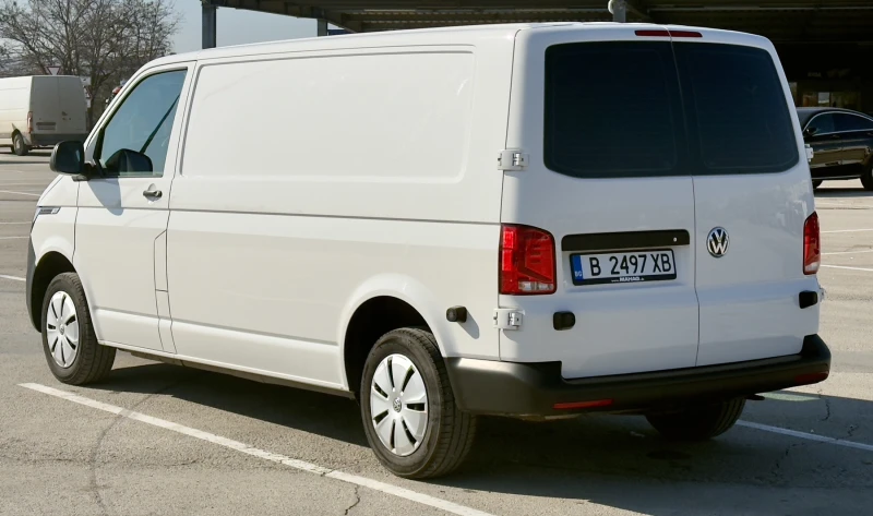 VW T6 Т6.1, 6.7м.куб 3 места, снимка 3 - Бусове и автобуси - 49378400