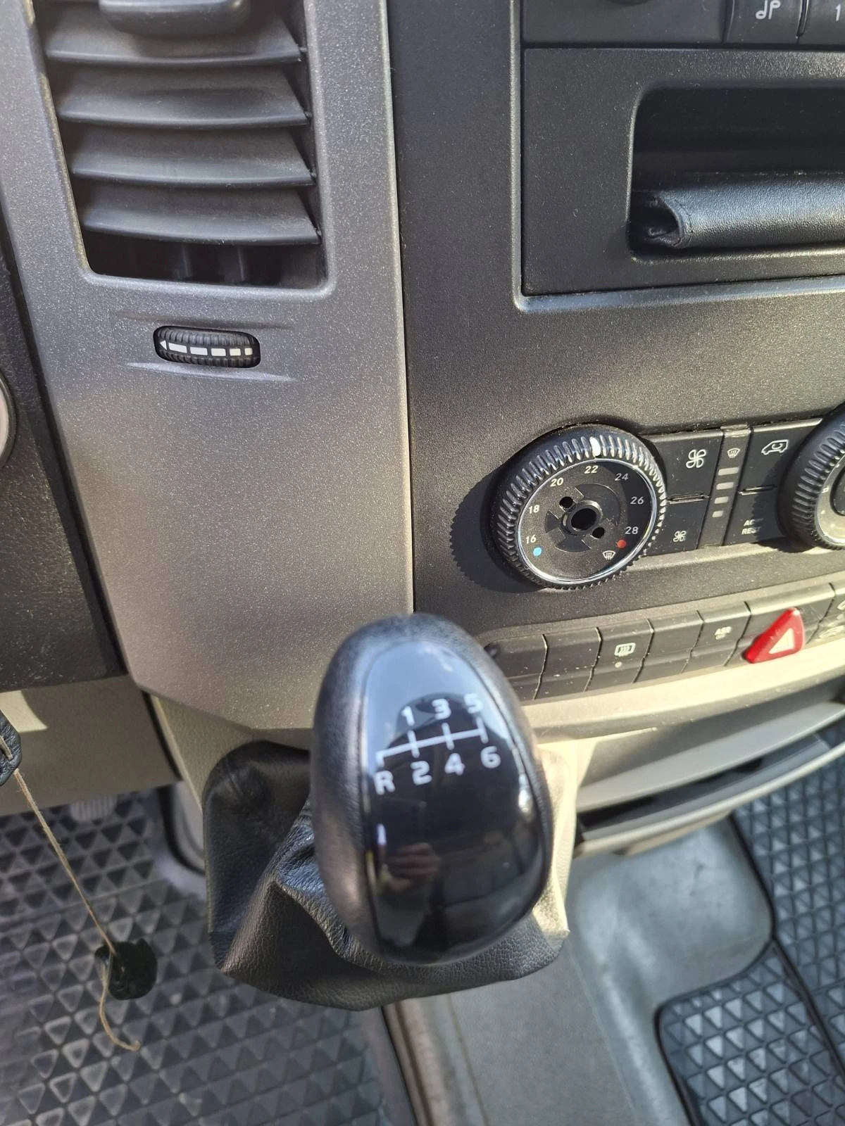 VW Crafter, снимка 10 - Бусове и автобуси - 54242141