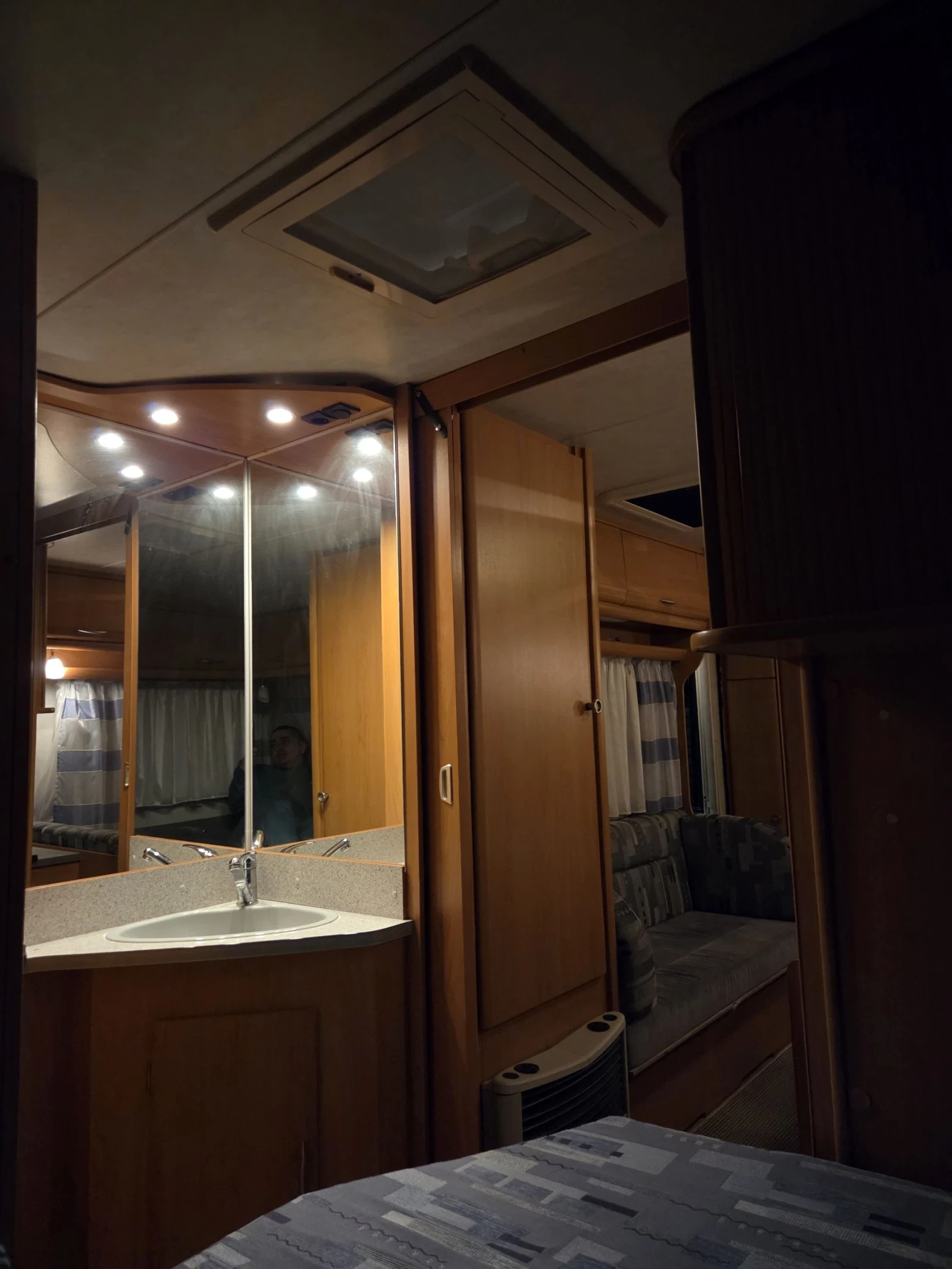 Каравана Wilk Соларна с-ма, снимка 6 - Каравани и кемпери - 54173148