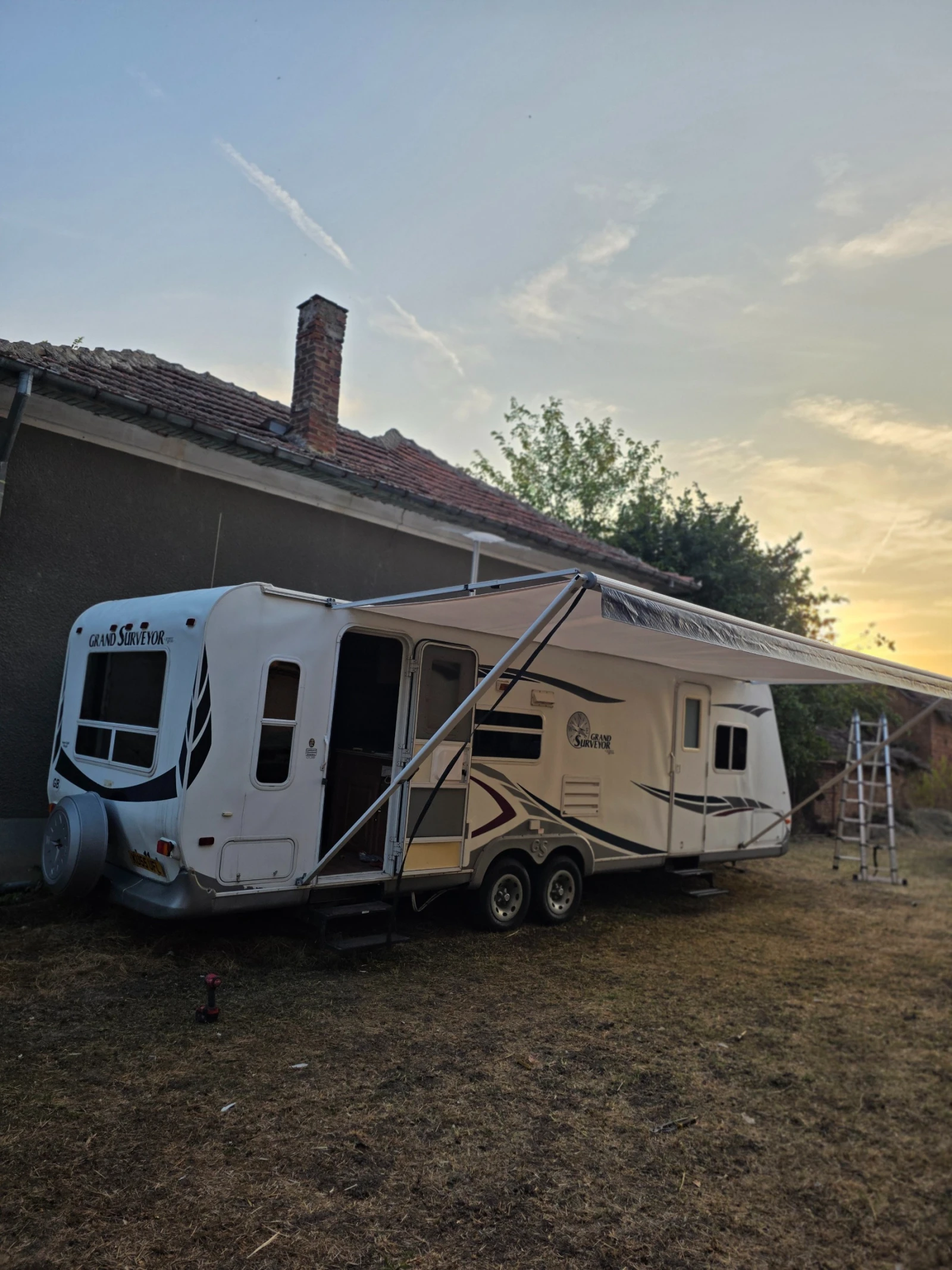 Каравана Forest River Riverstone 39 Grand Surveyor, снимка 2 - Каравани и кемпери - 56151795
