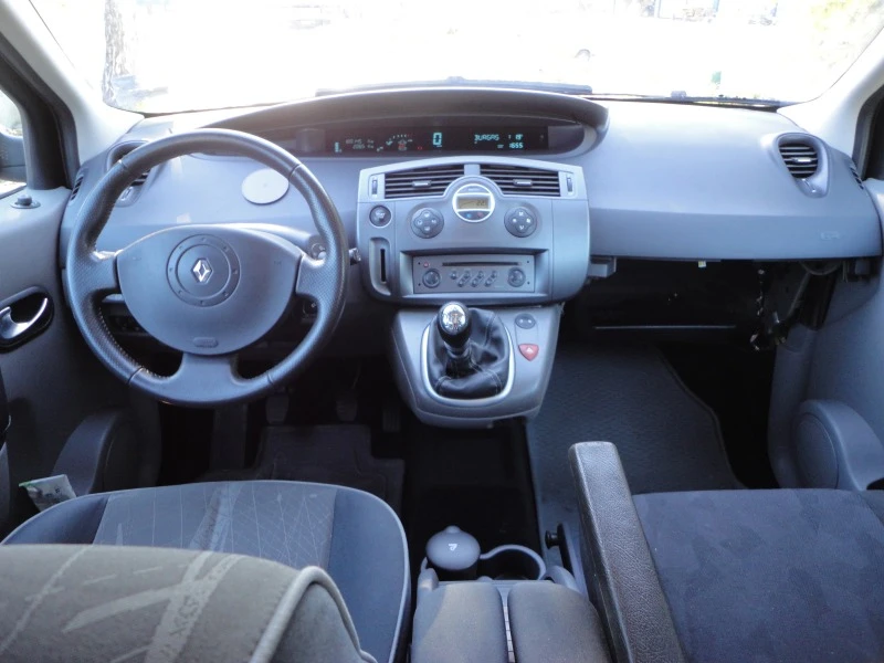 Renault Scenic 2.0I За хора с увреждания, снимка 8 - Автомобили и джипове - 47053510