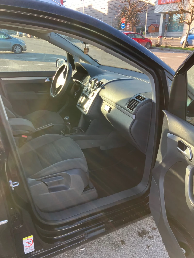 VW Touran, снимка 4 - Автомобили и джипове - 52770232