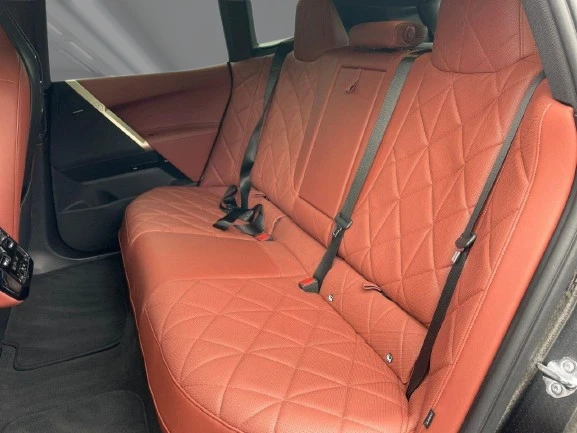 BMW iX xDrive40 = Sport Package =  | Mobile.bg   11