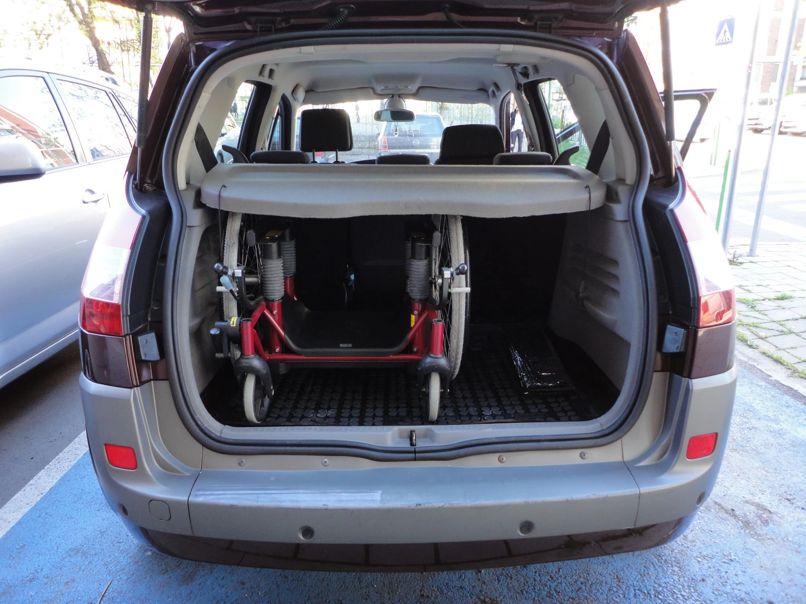 Renault Scenic 2.0I За хора с увреждания | Mobile.bg — изображение 15