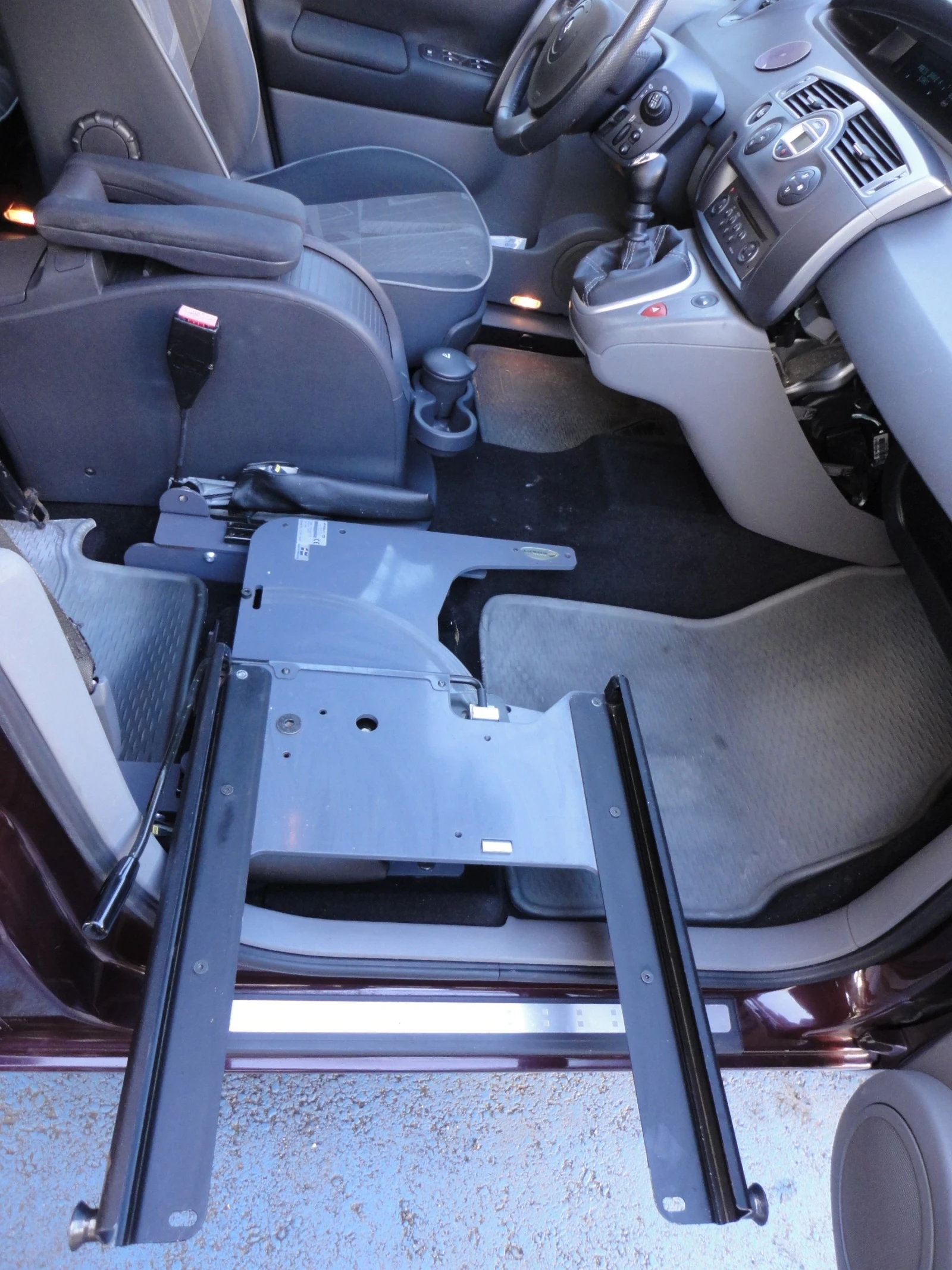 Renault Scenic 2.0I За хора с увреждания | Mobile.bg — изображение 13