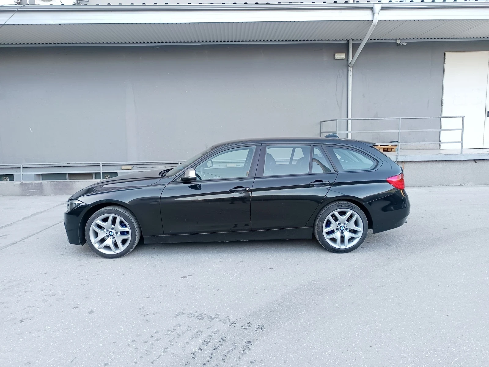 BMW 320 2.0 116 к.с. автомат нави M - изображение 4