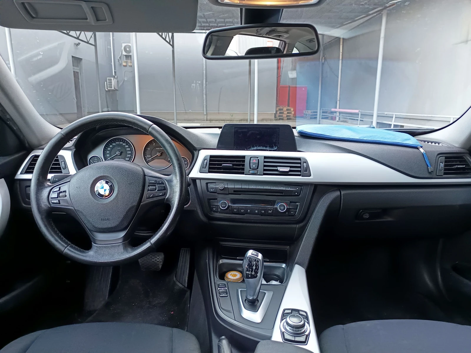 BMW 320 2.0 116 к.с. автомат нави M - изображение 6