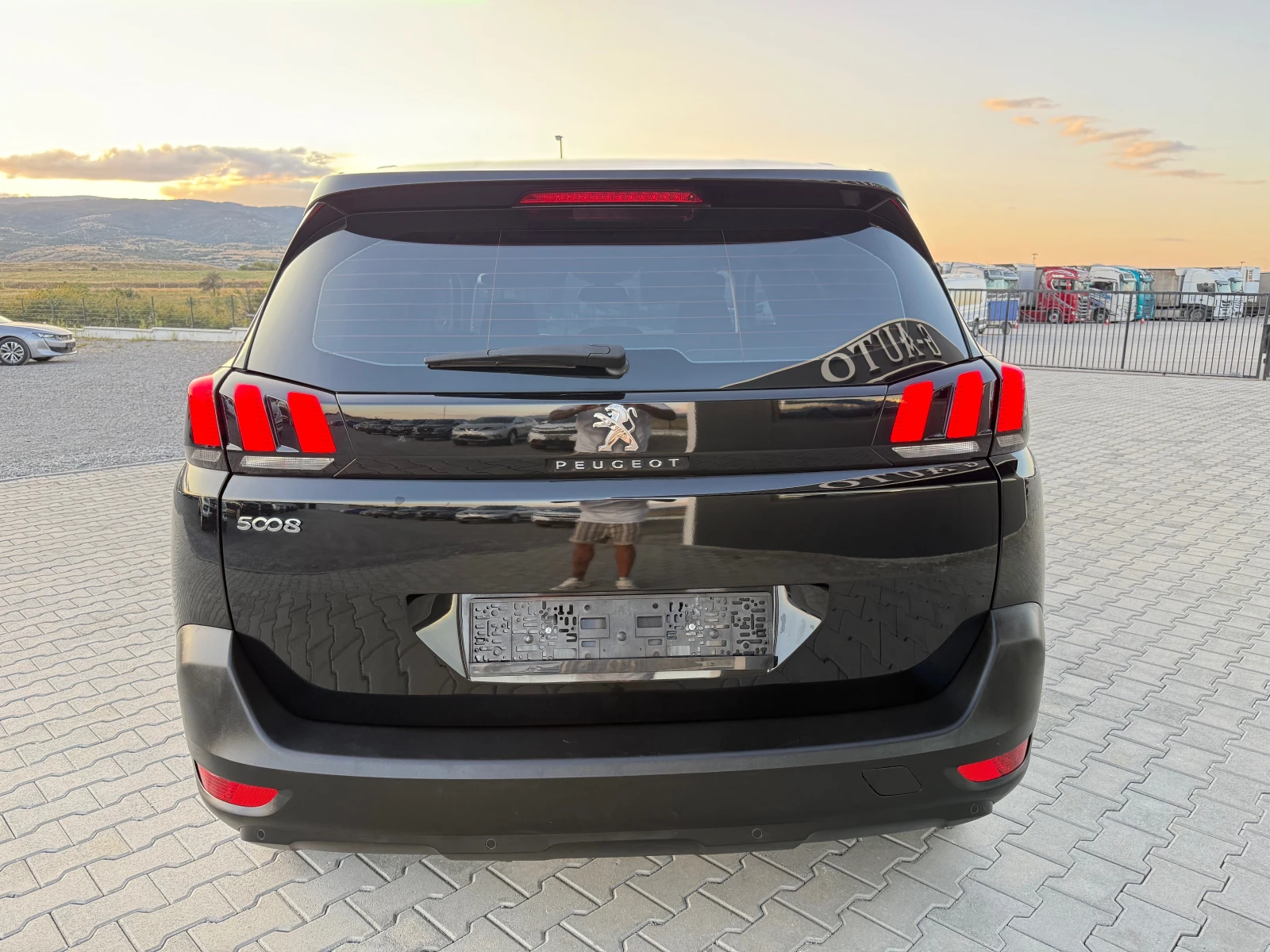 Peugeot 5008 1.5 HDI 130 ks 7 седалки Собствен лизинг !!! - изображение 6