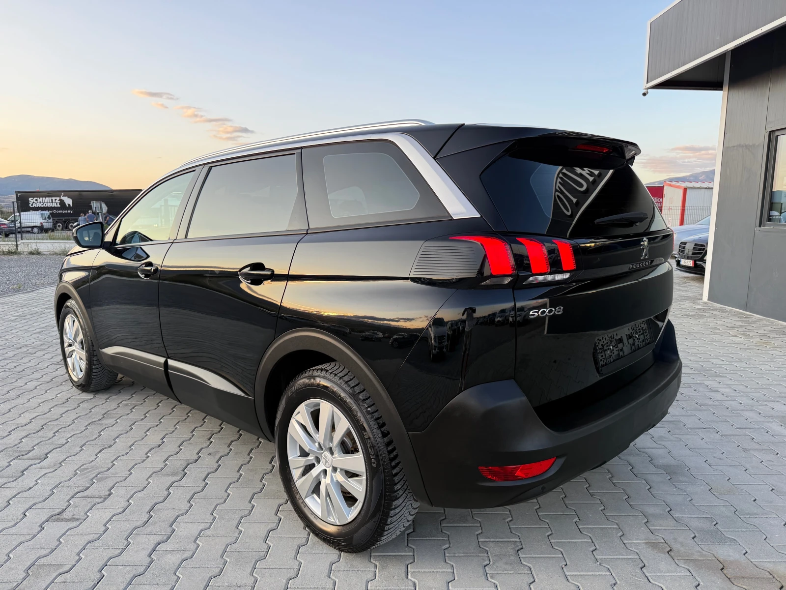 Peugeot 5008 1.5 HDI 130 ks 7 седалки Собствен лизинг !!! - изображение 7