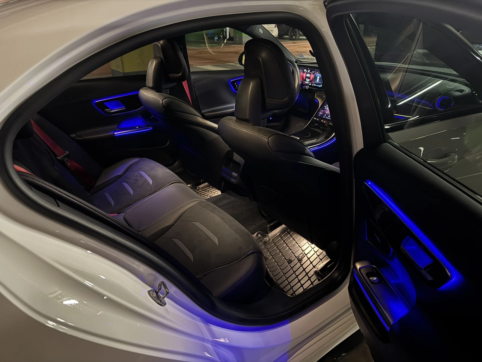 Mercedes-Benz C 43 AMG  - изображение 8