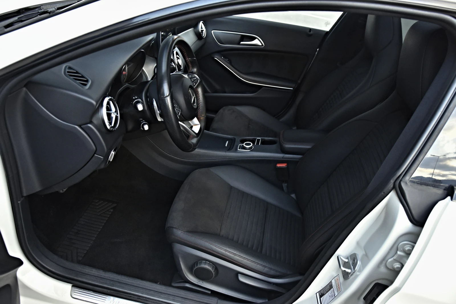 Mercedes-Benz CLA 220 220CDI\AMG\PANORAMA\CAMERA, снимка 8 - Автомобили и джипове - 53726462