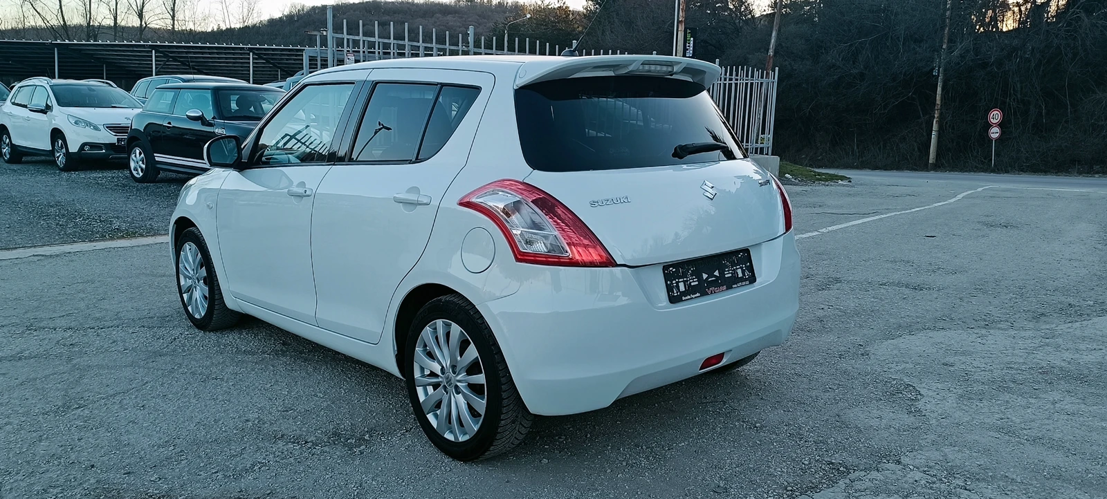Suzuki Swift 1.3i , снимка 3 - Автомобили и джипове - 53835167