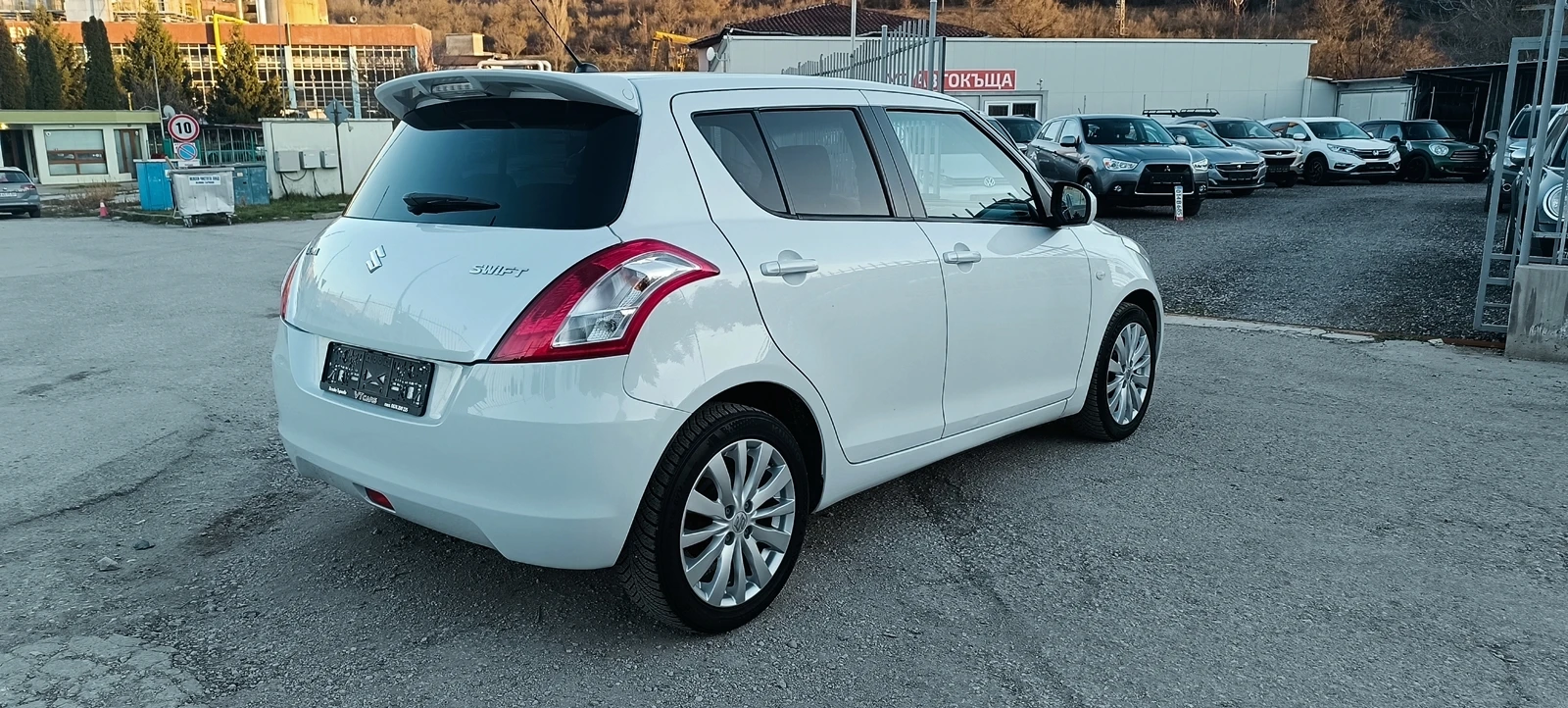Suzuki Swift 1.3i , снимка 5 - Автомобили и джипове - 53835167
