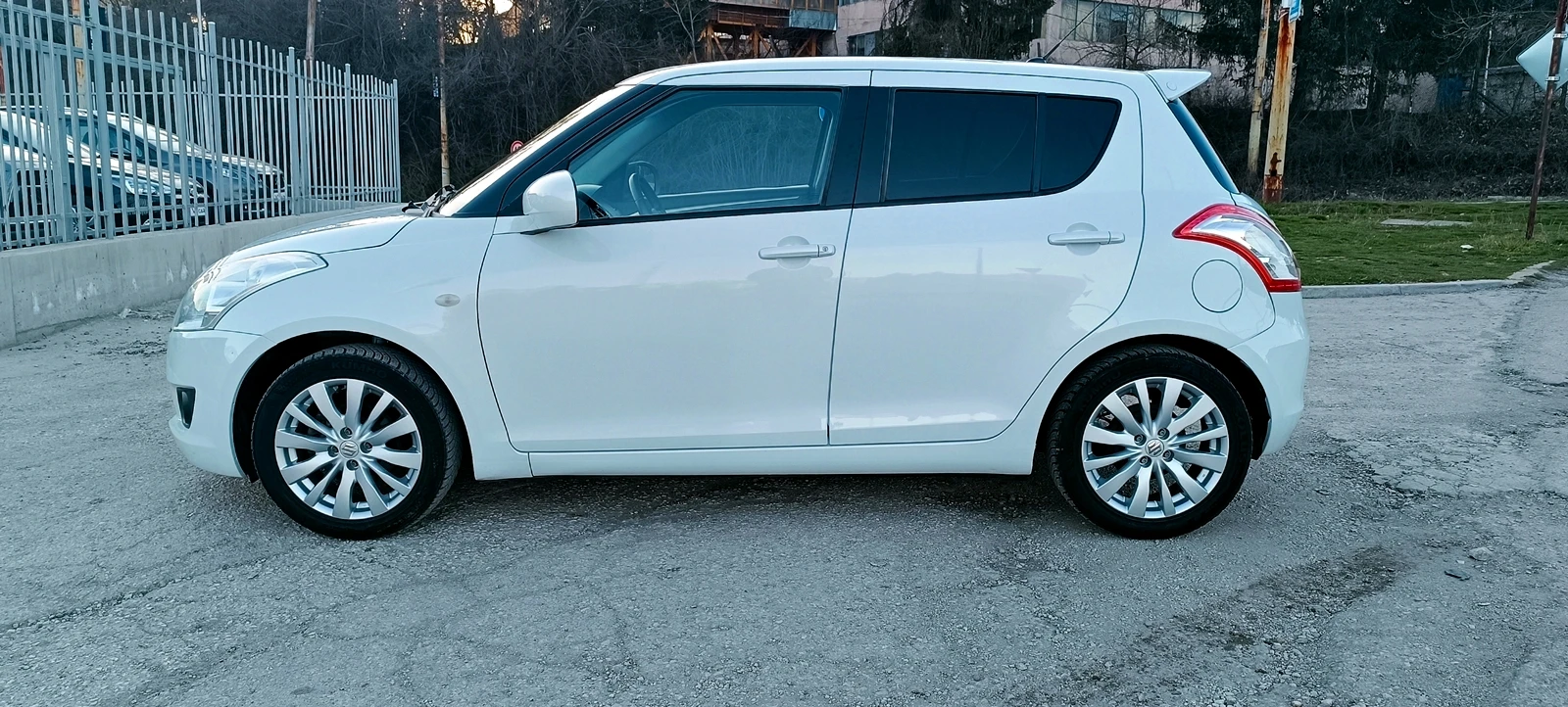 Suzuki Swift 1.3i , снимка 2 - Автомобили и джипове - 53835167
