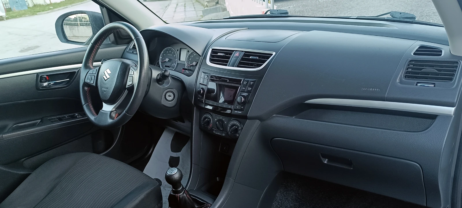 Suzuki Swift 1.3i , снимка 9 - Автомобили и джипове - 53835167