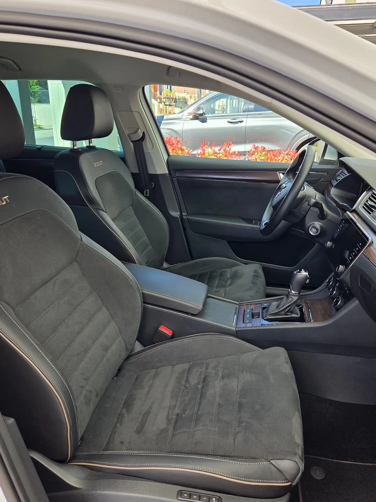 Skoda Superb Scout 4X4, снимка 6 - Автомобили и джипове - 54391330